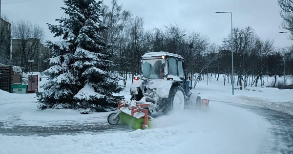 
 Київ замело "по&nbsp;вуха": сніговий шторм паралізував траси, авто зносить з&nbsp;доріг (фото, відео)
 
