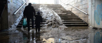 У Києві затопило перехід біля однієї станції метро (відео)