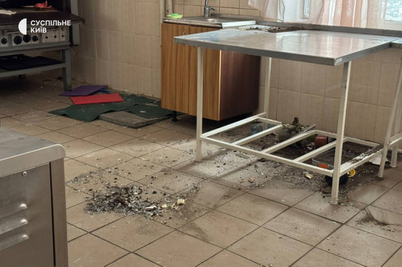 "Дякуємо Путіну, що звільнив від квартири й машини": що розповідають мешканці Солом'янського району Києва про атаку РФ