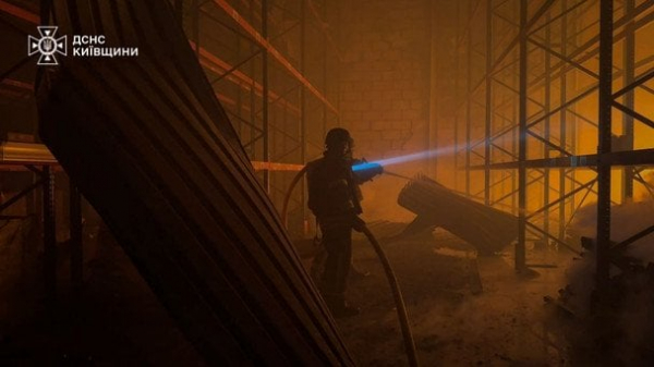 
 Після атаки РФ горять склади відомої шоколадної фабрики на Київщині (фото)
 