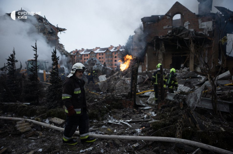 "Зарево, вогонь, дуже кричали люди": жителі Софіївської Борщагівки, що у передмісті Києва, про атаку РФ