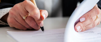 Отримай відповідь: як розірвати або визнати недійсним договір дарування в Україні