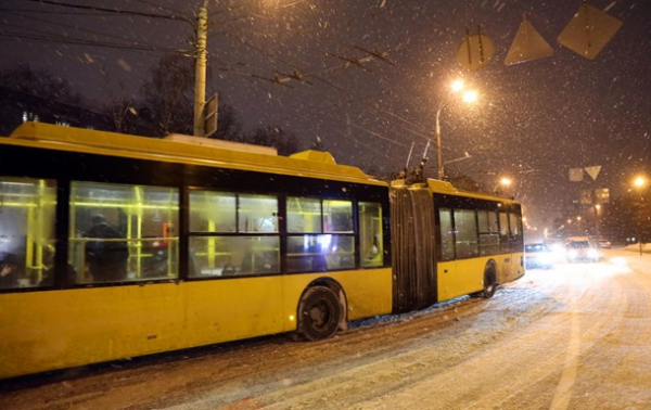 У Києві поступово відновлюють рух трамваїв і тролейбусів