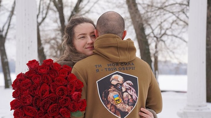 Разом зліпити "чашку для кохве": ДСНСникам Києва та їхнім коханим провели урок гончарства