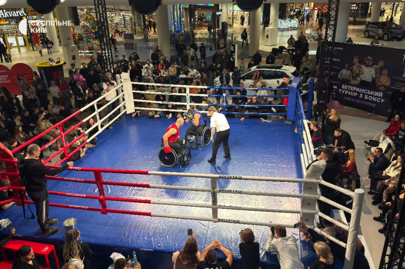 "Показати суспільству нашу незламність": у Києві провели благодійний ветеранський турнір з боксу