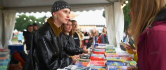 "Книжкова країна": збиратимуть книги для військових і бібліотек, російські видання перетворять на донат