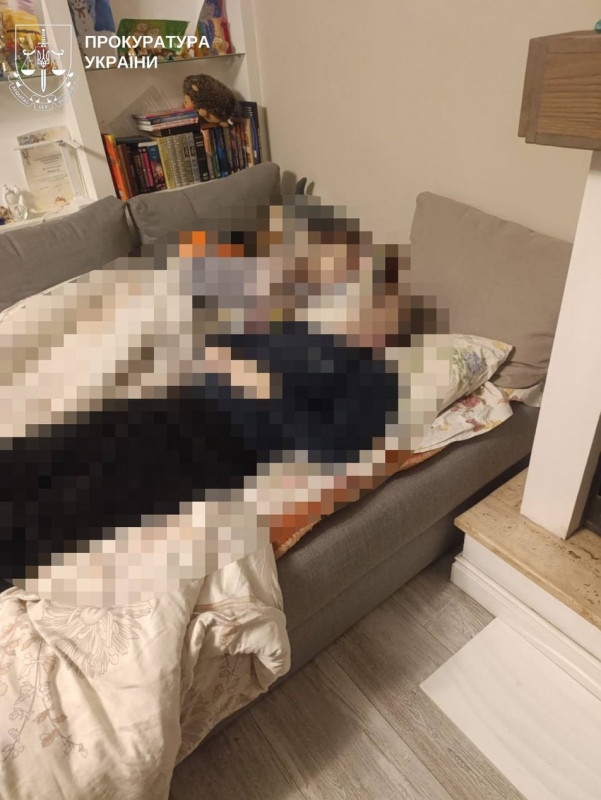 На Київщині знайшли мертвими чоловіка та його доньку: у поліції кажуть, що батько вбив дитину і застрелився