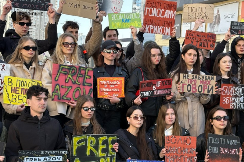 "Це нагадування, що нам потрібно об'єднуватися": акція на підтримку військовополонених у Києві