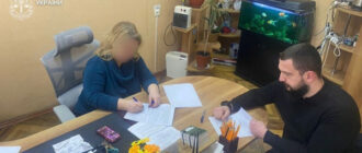 Різала ножем голову і зв’язувала: у Києві матері майже рік дозволяли катувати 9-річного сина