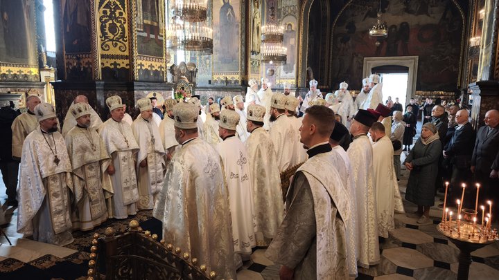 Епіфаній проводить панахиду за Філаретом у Володимирському соборі