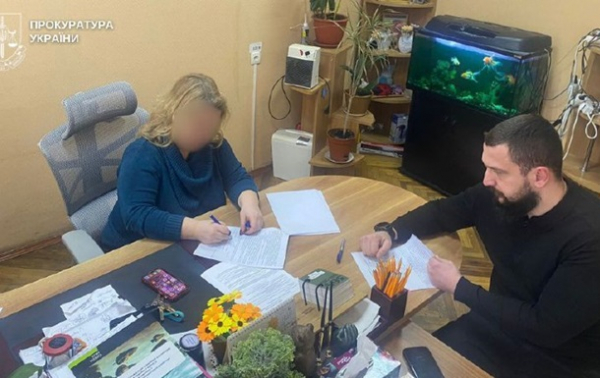 Катування дитини у Києві: соцпрацівниці загрожує до п'яти років