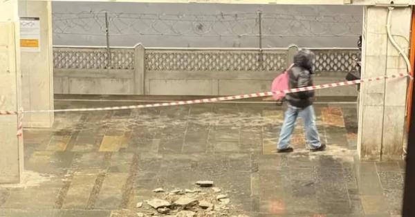 
 В&nbsp;Києві &laquo;протікає&raquo; метро: що&nbsp;відбувається та&nbsp;чи&nbsp;безпечно зараз їздити&nbsp;&mdash; попередження КМДА
 