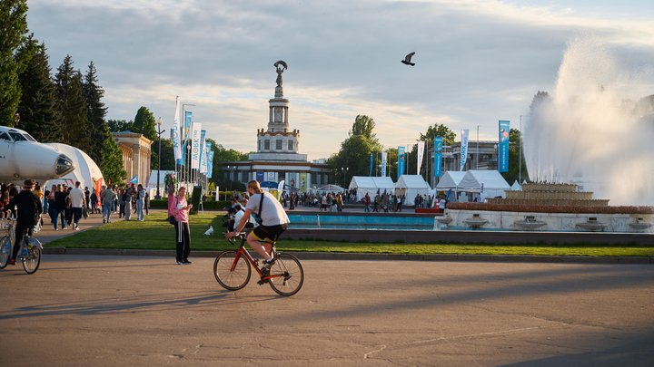 "Книжкова країна": збиратимуть книги для військових і бібліотек, російські видання перетворять на донат