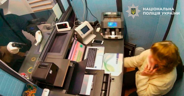 
 У&nbsp;Києві чоловік напав на&nbsp;обмінник, щоб розрахуватися з&nbsp;боргами: чим усе завершилося
 