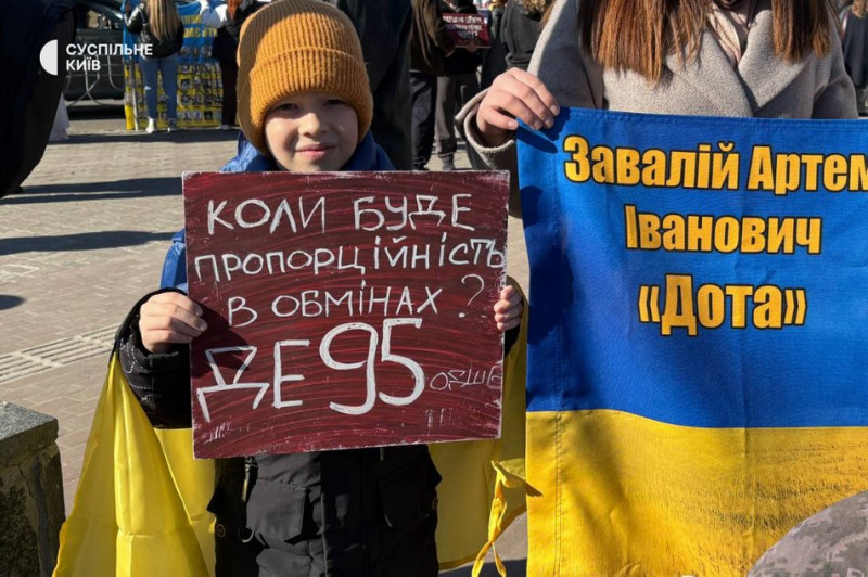 "Інформації про них немає": в Києві пройшла щотижнева акція на підтримку полонених