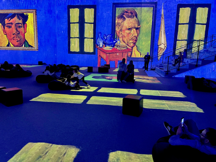 В Киеве на ВДНГ открывается международная иммерсивная выставка.