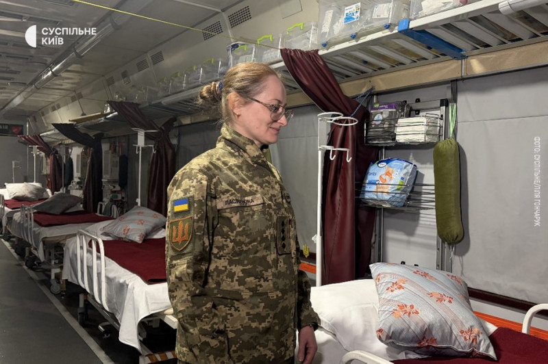 "Маємо практику, яку наслідують країни Європи": у Києві показали евакуаційні вагони УЗ