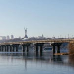 У Києві перевірили міст Патона та відповіли, чи безпечно ним їздити