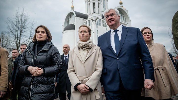 Європейські політики прибули до України на Бучанський саміт та відвідали Бучу в роковини звільнення