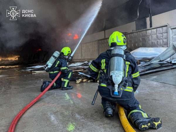 
 Поруч з Києвом спалахнула масштабна пожежа&nbsp;&mdash; що&nbsp;горить (фото, відео)
 