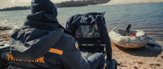 Третю добу рятувальники шукають чоловіка, який намагався переплисти Дніпро