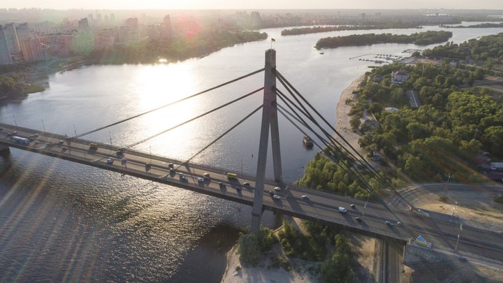 Два дні у Києві частково обмежуватимуть рух мостами і шляхопроводами