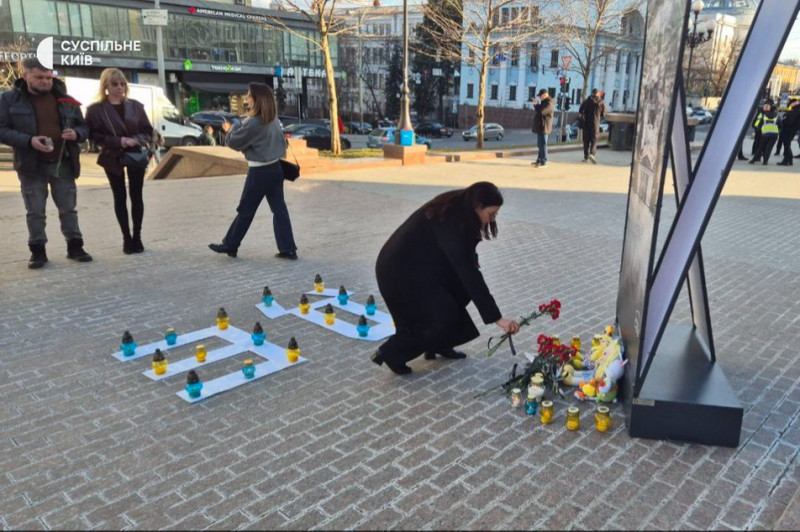 "Вони не можуть розділити з нами цей весняний день": в Києві вшанували загиблих в Маріупольському театрі