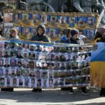 Чекали три роки: у Києві під час акції родичів військовополонених жінка дізналася про повернення сина з полону