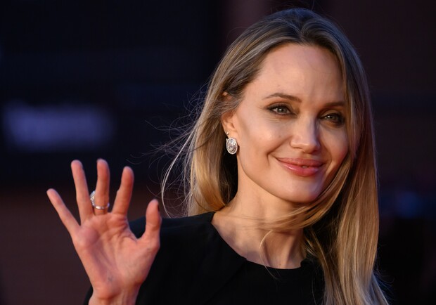 У фільмі "Кутюр" з Анджеліною Джолі згадали Запоріжжя та Київ і пролунала українська мова. 