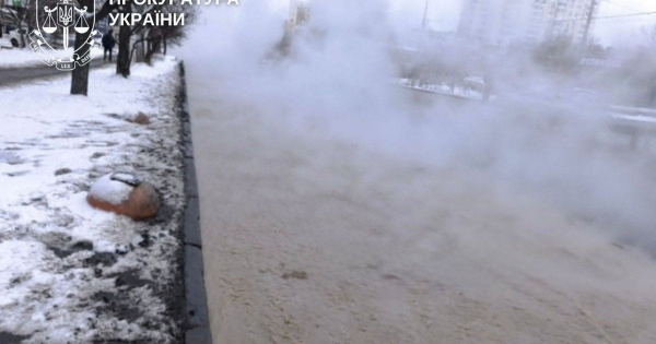 
 Померла 16-річна дівчина, яка впала у яму з окропом у Києві: деталі
 