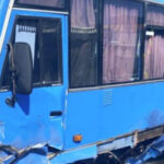 На Київщині легковик влетів у маршрутку з людьми: є загиблий та постраждалі