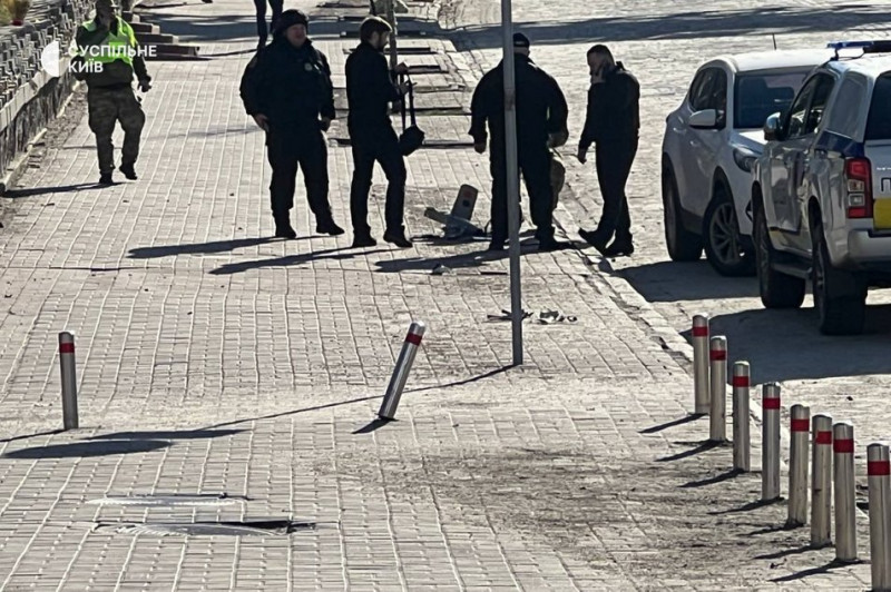 В центрі міста знайшли уламки безпілотників: росіяни атакували Київ