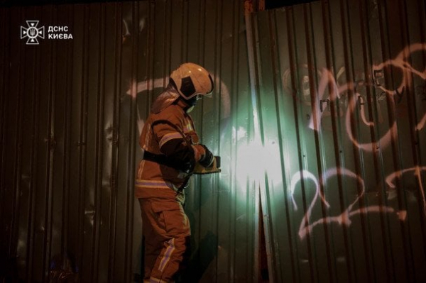 
 Упав до&nbsp;5-метрової ями та&nbsp;опинився на&nbsp;вулиці Київської Русі: хлопець дивом вижив у&nbsp;покинутій будівлі (фото)
 