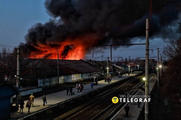 
 Бровари у&nbsp;вогні: місцеві жителі розповіли про пережиту атаку РФ
 