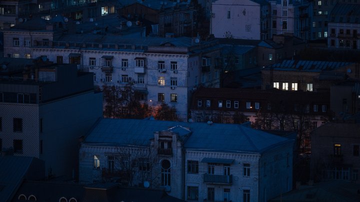 Екстрені відключення світла ввели в Києві та області