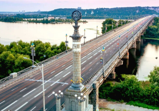 Мост Патона в Киеве пока не закрывают: но для транспорта остаются строгие ограничения 