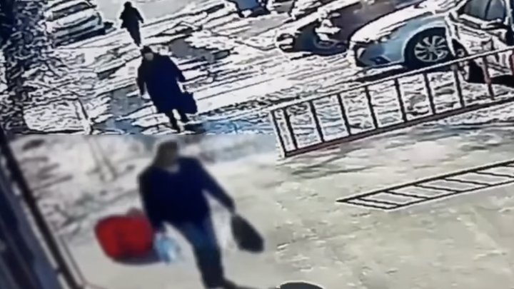 На Київщині знайшли мертвими чоловіка та його доньку: у поліції кажуть, що батько вбив дитину і застрелився