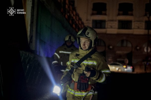 
 Упав до&nbsp;5-метрової ями та&nbsp;опинився на&nbsp;вулиці Київської Русі: хлопець дивом вижив у&nbsp;покинутій будівлі (фото)
 