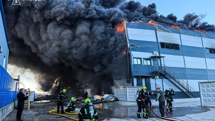 Масштабна пожежа на Київщині: димом затягнуло кілька районів столиці