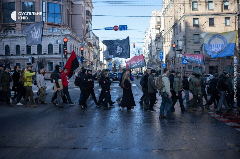 "Нас не так багато, але ми все одно це все втримали": у Києві відбувся марш до Дня добровольця