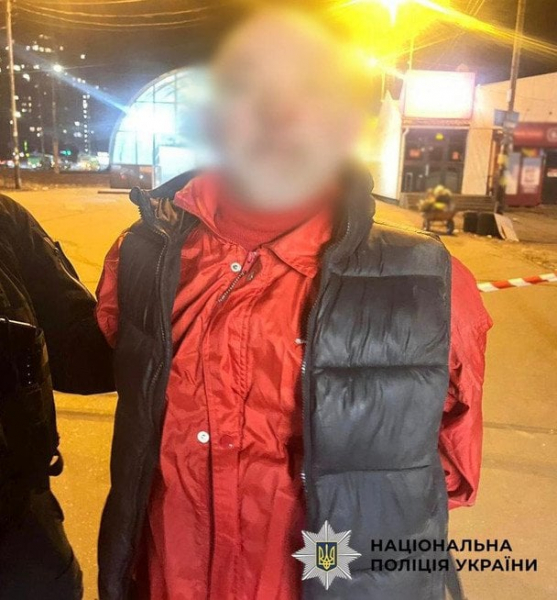 П’яний іноземець з гранатою тероризував перехожих у Києві: чим усе закінчилось
П’яний іноземець з гранатою тероризував перехожих у Києві: чим усе закінчилось