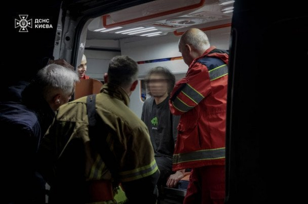 
 Упав до&nbsp;5-метрової ями та&nbsp;опинився на&nbsp;вулиці Київської Русі: хлопець дивом вижив у&nbsp;покинутій будівлі (фото)
 