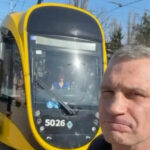 С кондиционерами и зарядками для гаджетов: на левом берегу Киева запустили три новых трамвая