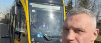 С кондиционерами и зарядками для гаджетов: на левом берегу Киева запустили три новых трамвая