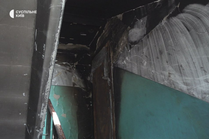 "Казали, що ми перші в черзі": мешканці будинку в Ірпені після деокупації чекають на ремонт роками