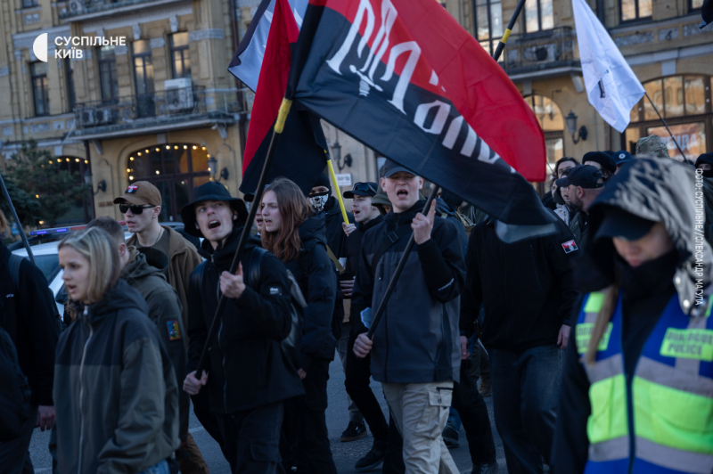 "Нас не так багато, але ми все одно це все втримали": у Києві відбувся марш до Дня добровольця