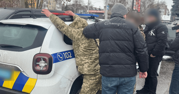 
 Посадовець ТЦК на&nbsp;Київщині попався на&nbsp;хабарі: що&nbsp;і&nbsp;за&nbsp;скільки він "вирішував"
 