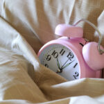 Україна переходить на літній час: коли і як переводити годинники цими вихідними