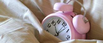 Україна переходить на літній час: коли і як переводити годинники цими вихідними