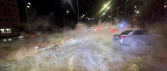 В Києві затопило окропом вулицю: перші подробиці (фото, відео)